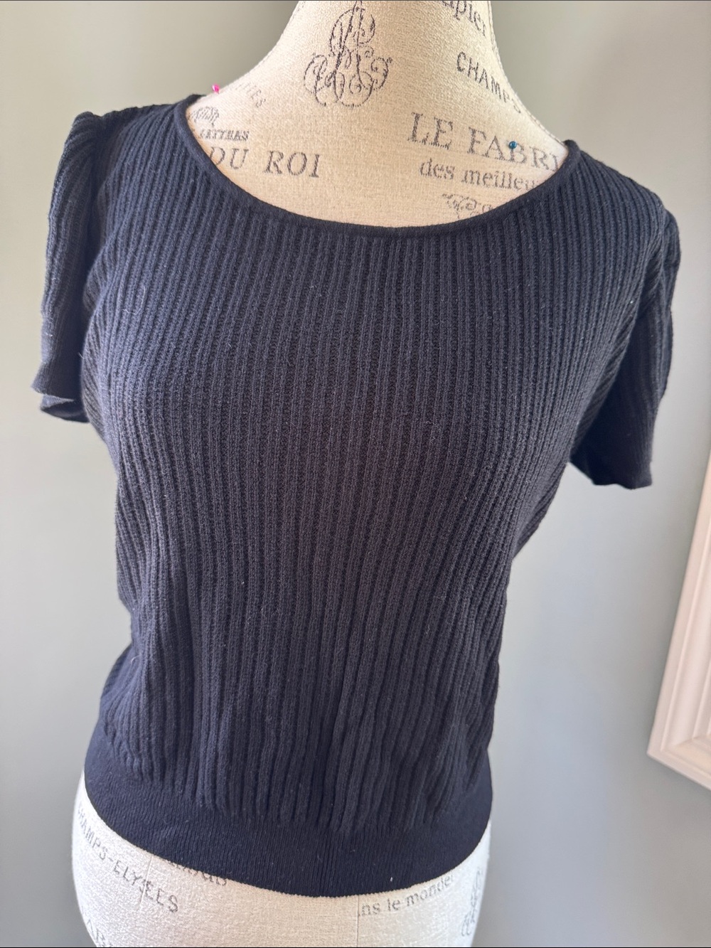 St. John Caviar black cashmere blend ribbed short sleeve sweat sweater eUC Large